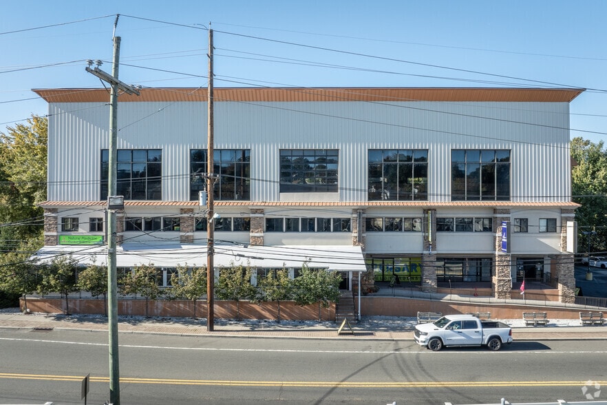 More Photos Of 501-517 River Dr, Garfield Freestanding For Sale