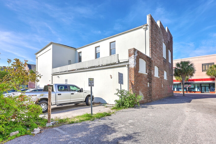 More Photos Of 494-496 King St, Charleston Storefront Retail Office For Lease