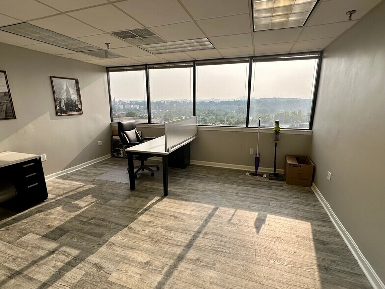 More Photos Of 1650 Elm St, Manchester Medical For Sale