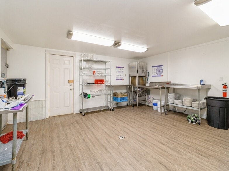 More Photos Of 6008 W Lincoln Way, Ames Restaurant For Sale