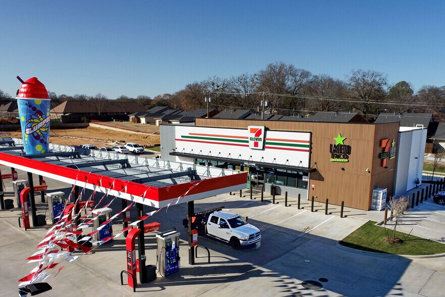Primary Photo Of 1001-North Grand Ave, Tyler Convenience Store For Sale