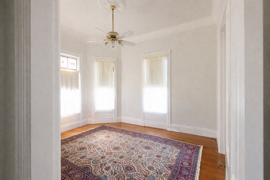 More Photos Of 11 E Main St, Winters Office Residential For Lease