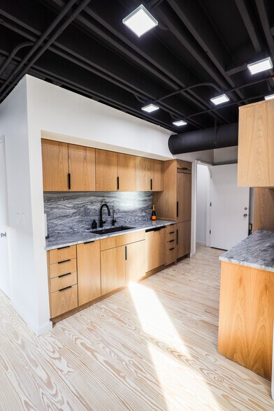 More Photos Of 605 NW 4th St, Oklahoma City Office For Sale