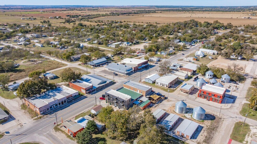 More Photos Of 4153 3rd St, Walnut Springs General Retail For Sale