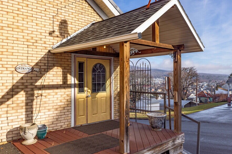 More Photos Of 1000 W State St, Coal Township Restaurant For Sale