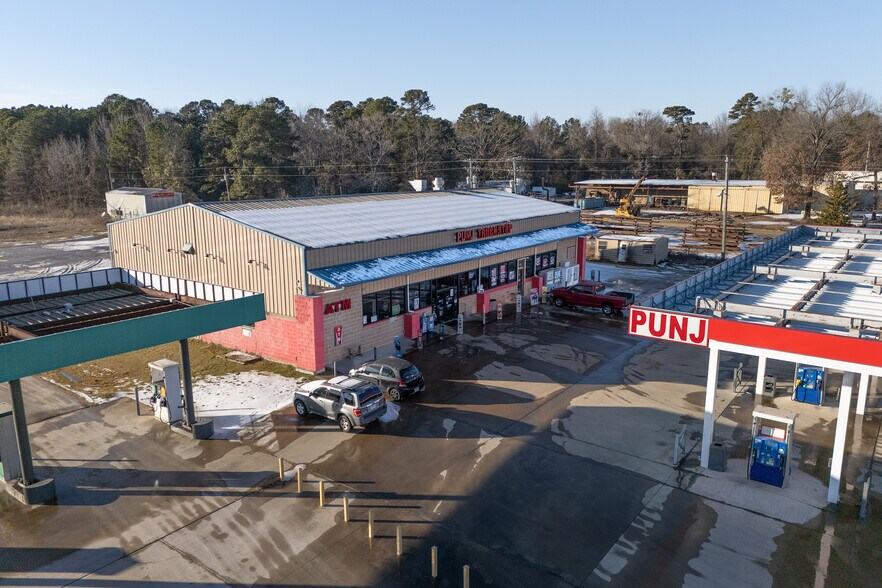Primary Photo Of 22263 US Highway 59 N, Queen City Service Station For Sale