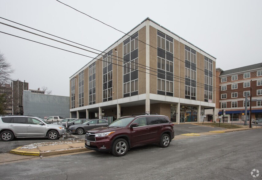 More Photos Of 701 W Broad St, Falls Church Office For Lease