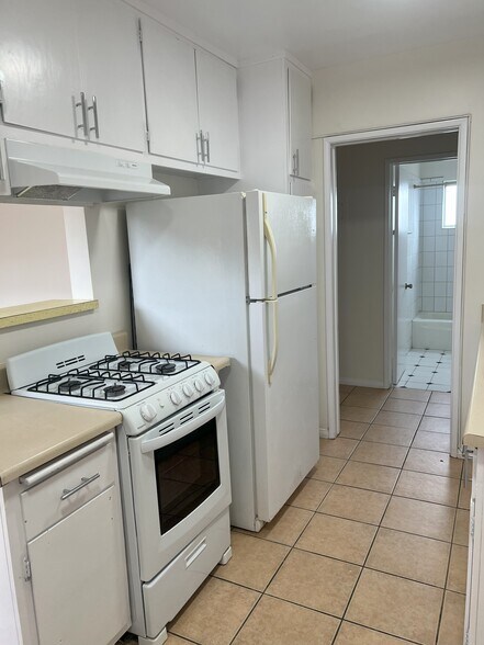 More Photos Of 16701 S Berendo Ave, Gardena Apartments For Sale