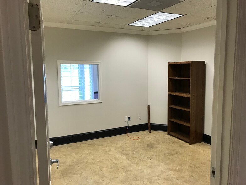 More Photos Of 7961 Hwy 92, Woodstock Medical For Lease