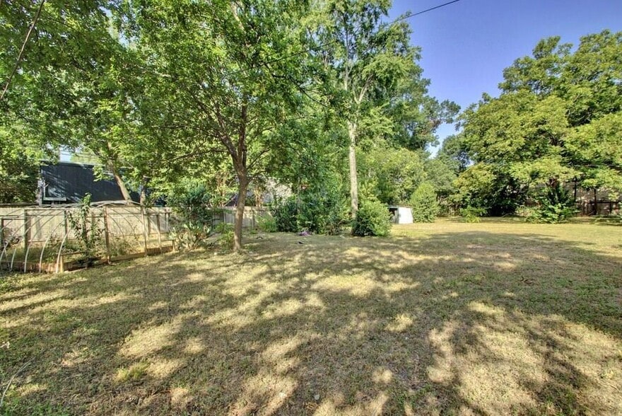 More Photos Of 607-611 Nelray Blvd, Austin Land For Sale