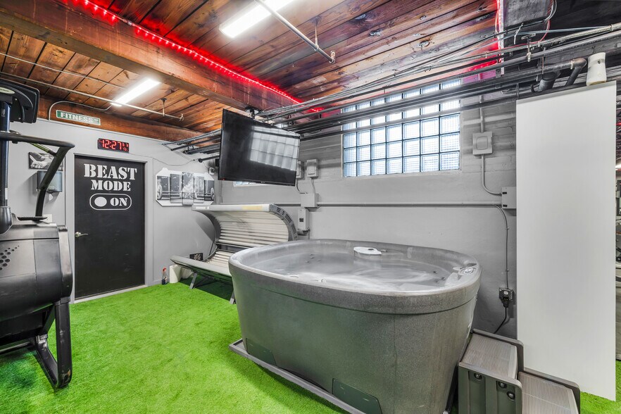 More Photos Of 300 Riverside Ave, Bristol Manufacturing For Sale