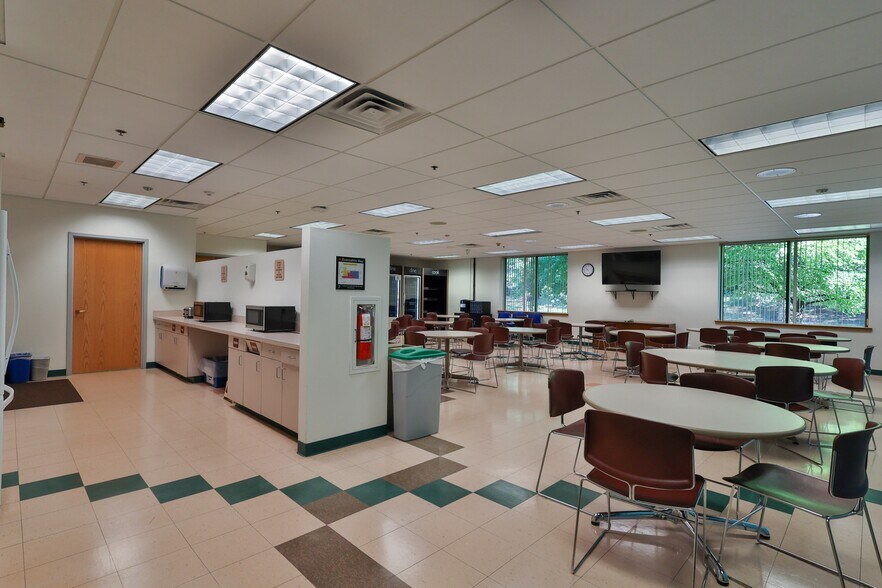 More Photos Of 1525 Valley Center Pky, Bethlehem Unknown For Lease