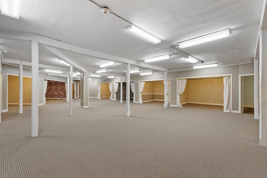 More Photos Of 91 Central St, Leominster Freestanding For Lease