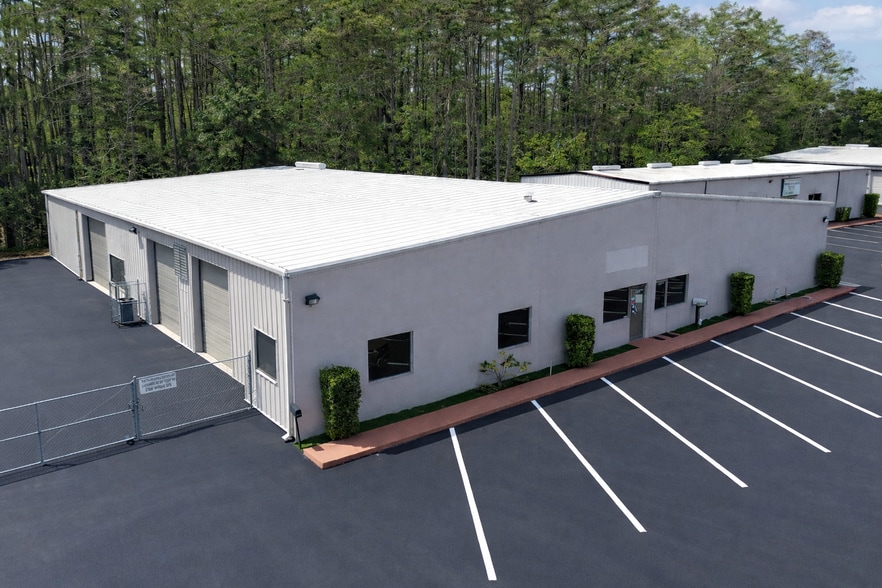 More Photos Of 4204 Louis Ave, Holiday Manufacturing For Lease