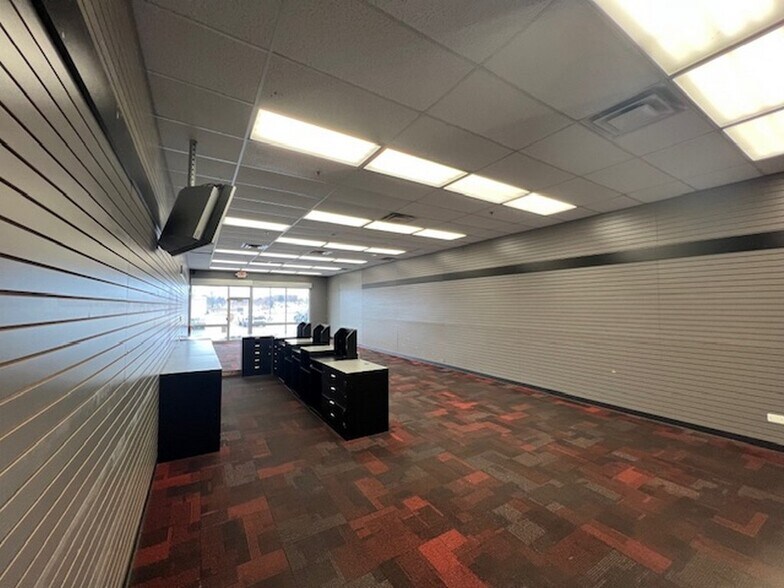 More Photos Of 2445-2457 N Richmond Rd, McHenry General Retail For Lease