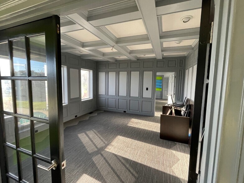 More Photos Of 6051 S Indianapolis Rd, Whitestown Office For Lease