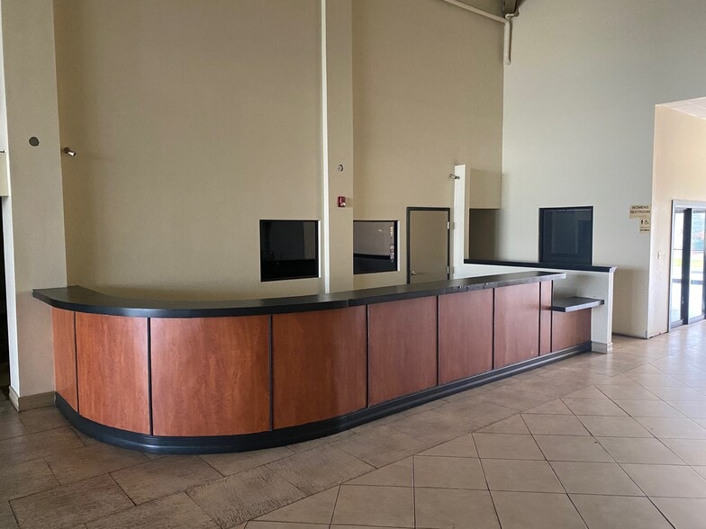 More Photos Of 7516 W Irlo Bronson Memorial Hwy, Kissimmee General Retail For Lease