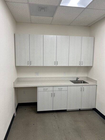 More Photos Of 7098 Miratech Dr, San Diego Research And Development For Lease
