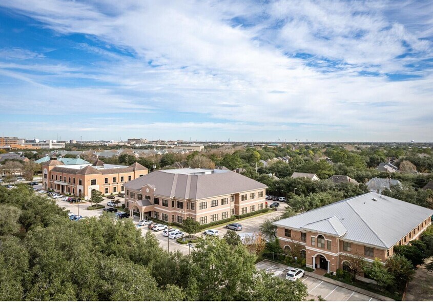 More Photos Of 4660 Sweetwater Blvd, Sugar Land Office For Lease