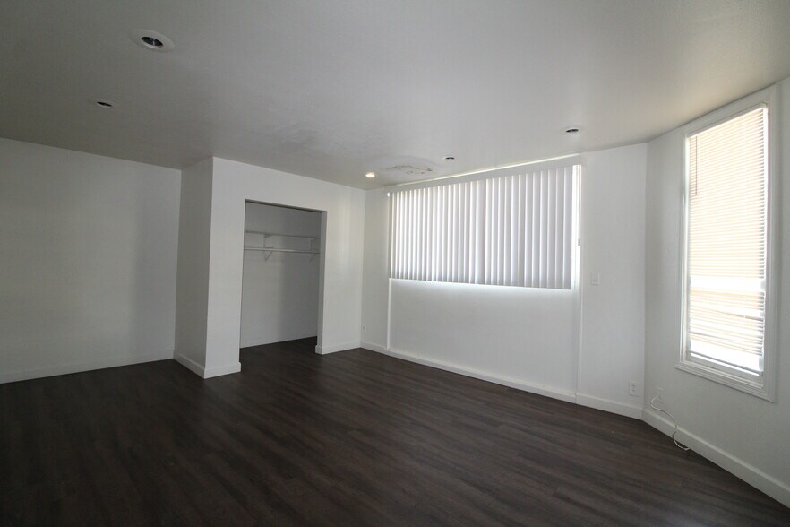 More Photos Of 532-620 N Fulton St, Fresno Apartments For Sale