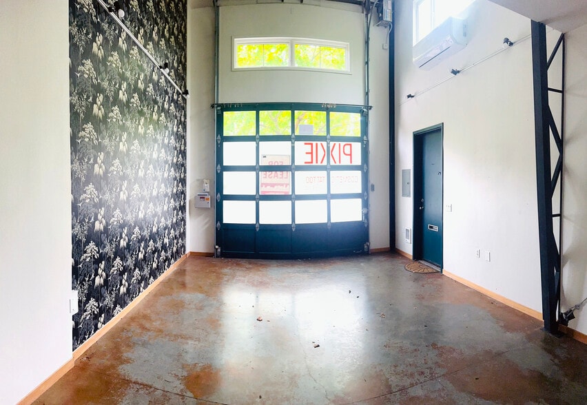 More Photos Of 7321-7327 N Charleston Ave, Portland Freestanding For Lease