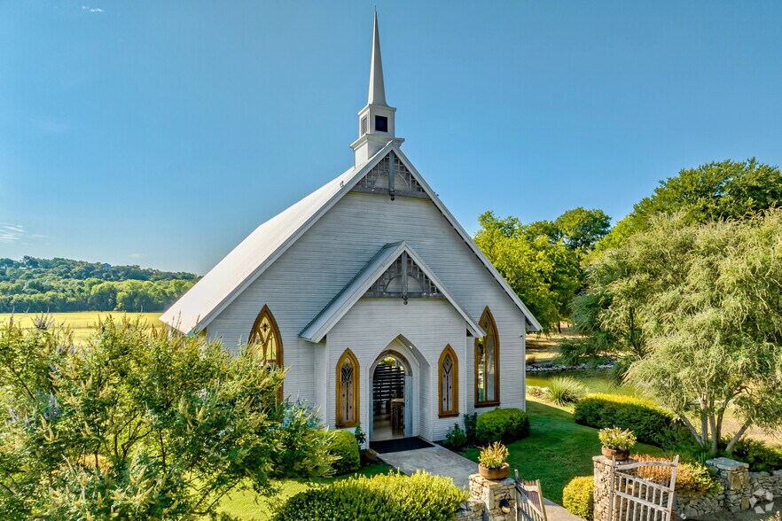 More Photos Of 3002 Azle Hwy, Weatherford Lodge Meeting Hall For Sale