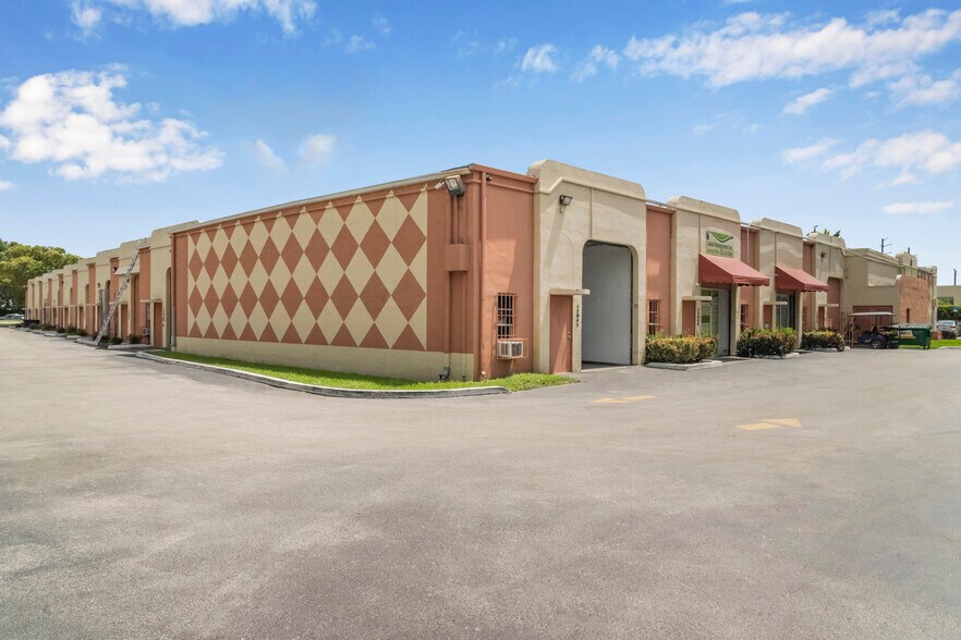 More Photos Of 12027-12068 SW 117th Ct, Miami Warehouse For Lease