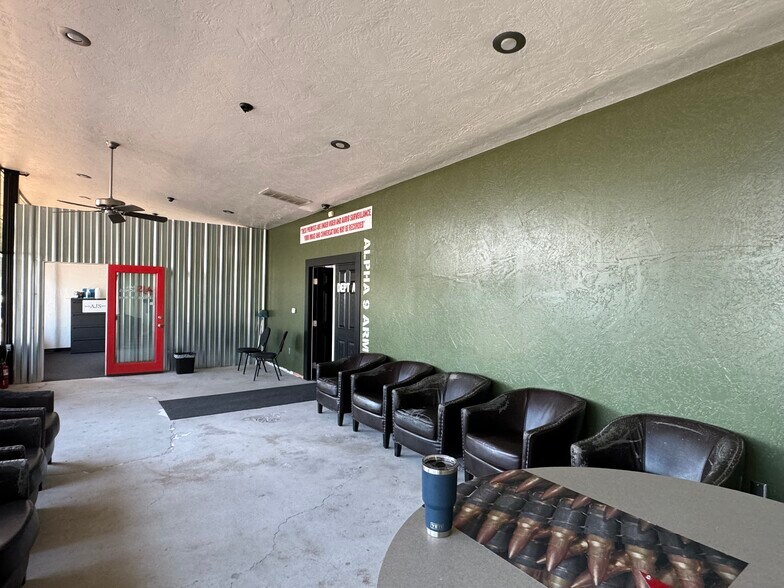 More Photos Of 1325 Yosemite Blvd, Modesto Storefront For Lease