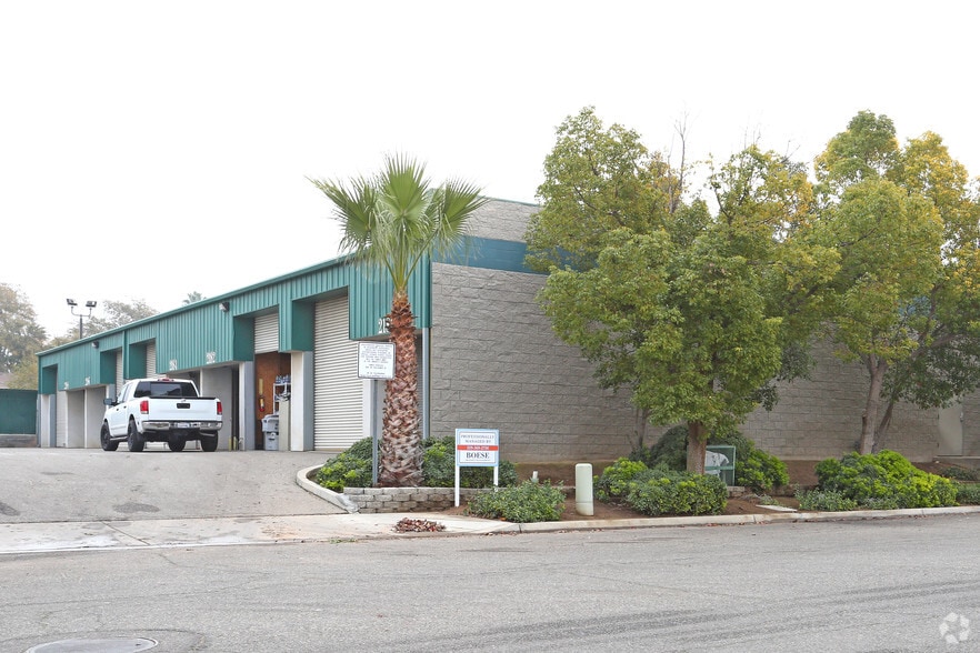 More Photos Of 2170-2188 N Pleasant Ave, Fresno Warehouse For Lease