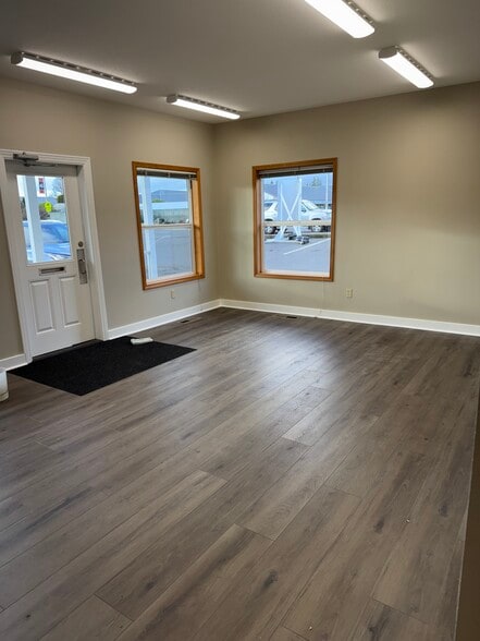 More Photos Of 105 W Main St, Battle Ground Loft Creative Space For Sale