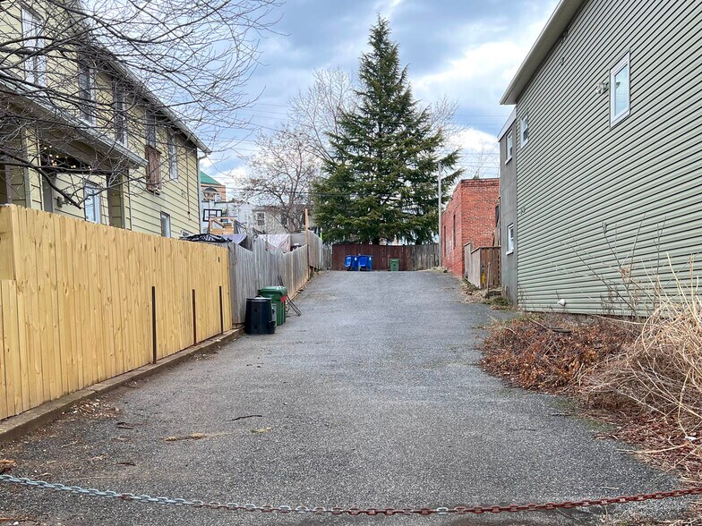 More Photos Of 4013 Falls Rd, Baltimore General Retail For Sale