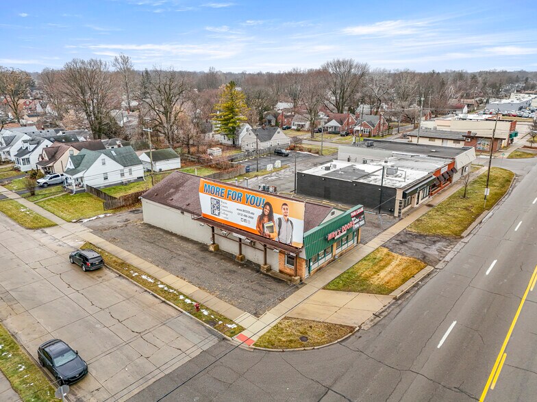 More Photos Of 26905 Plymouth Rd, Redford Township Freestanding For Lease
