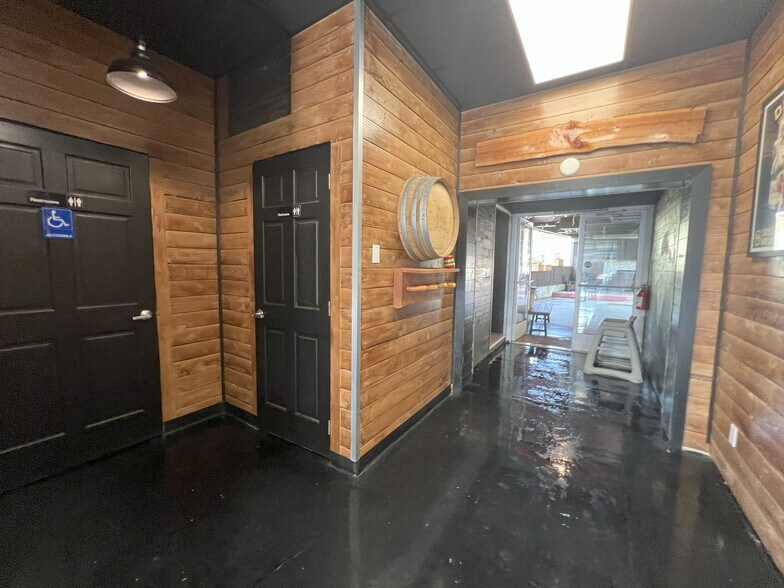 More Photos Of 442 Peace Portal Dr, Blaine Restaurant For Sale