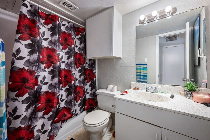 More Photos Of 4716 Sycamore St, Dallas Apartments For Sale