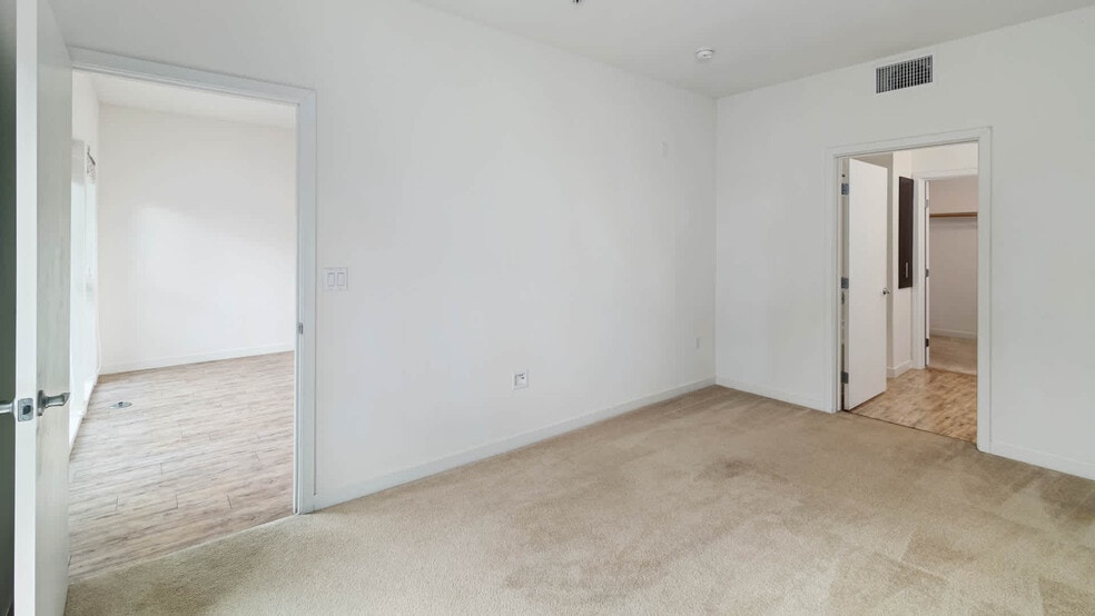 More Photos Of 1333 Powell St, Emeryville Apartments For Lease