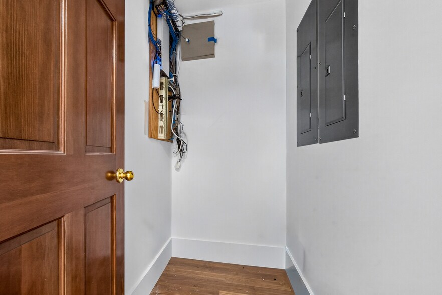 More Photos Of 112 W Doty Ave, Summerville Coworking Space