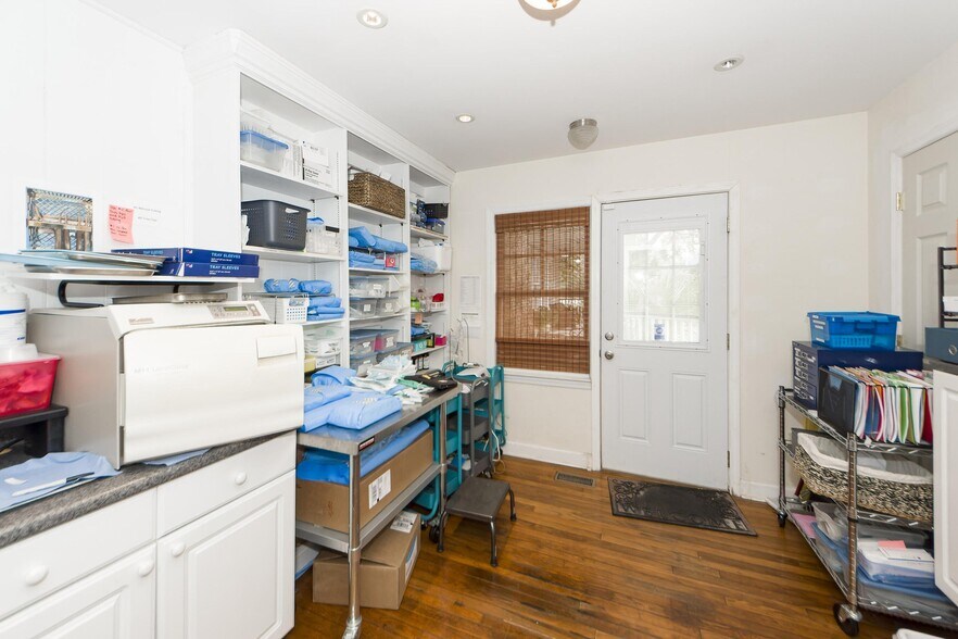 More Photos Of 531 Folly Rd, Charleston Medical For Sale