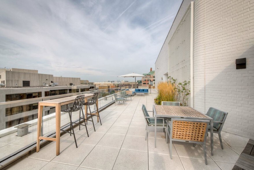 More Photos Of 900 19th St NW, Washington Office For Sale