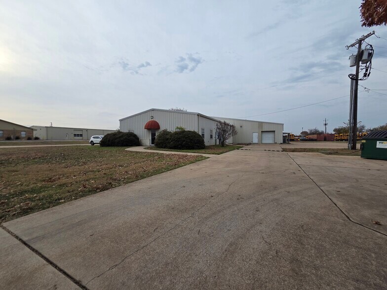 Primary Photo Of 1000 Industrial Park Rd, Belton Office For Lease