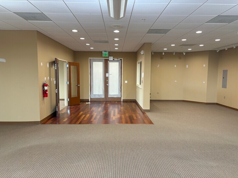 More Photos Of 8100 Sandpiper Cir, Nottingham Medical For Sale