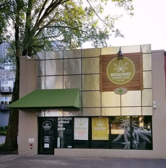 More Photos Of 8028 SE Stark St, Portland Storefront For Sale