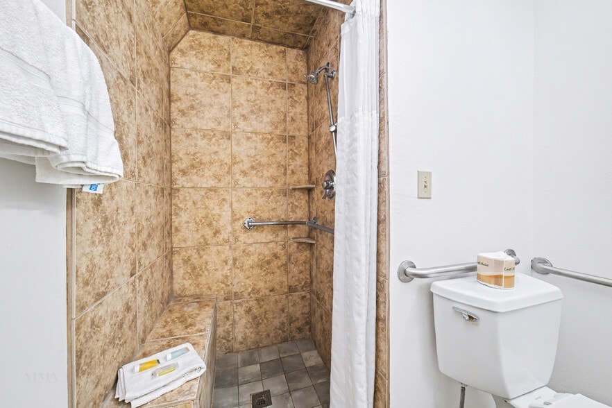 More Photos Of 386 E 300 S, Kanab Hotel For Sale