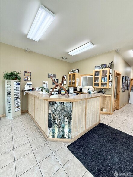 More Photos Of 509 Okoma Dr, Omak Office For Sale
