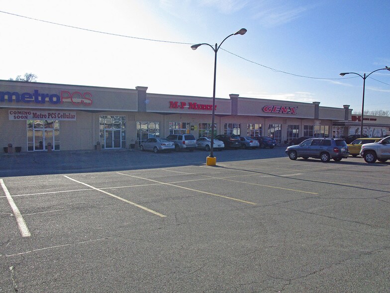 More Photos Of 5921-5951 Ames Ave, Omaha Storefront Retail Office For Lease