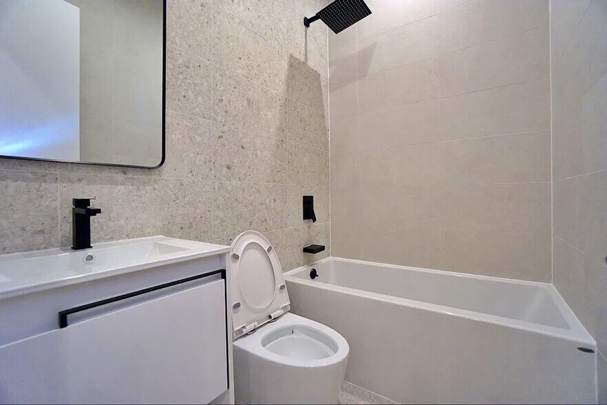 More Photos Of 989 Halsey St, Brooklyn Apartments For Lease
