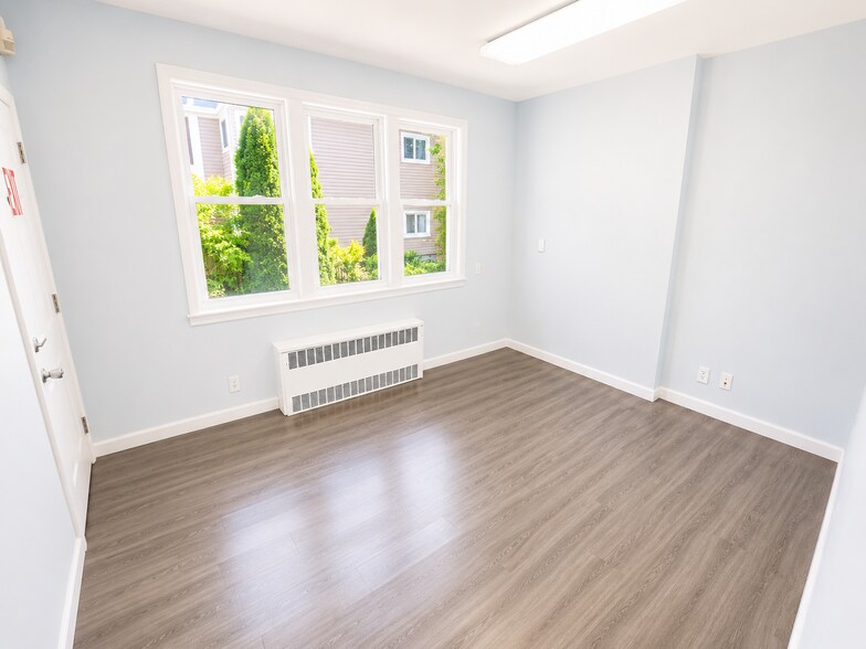 More Photos Of 238 Beach 20th St, Far Rockaway Medical For Lease