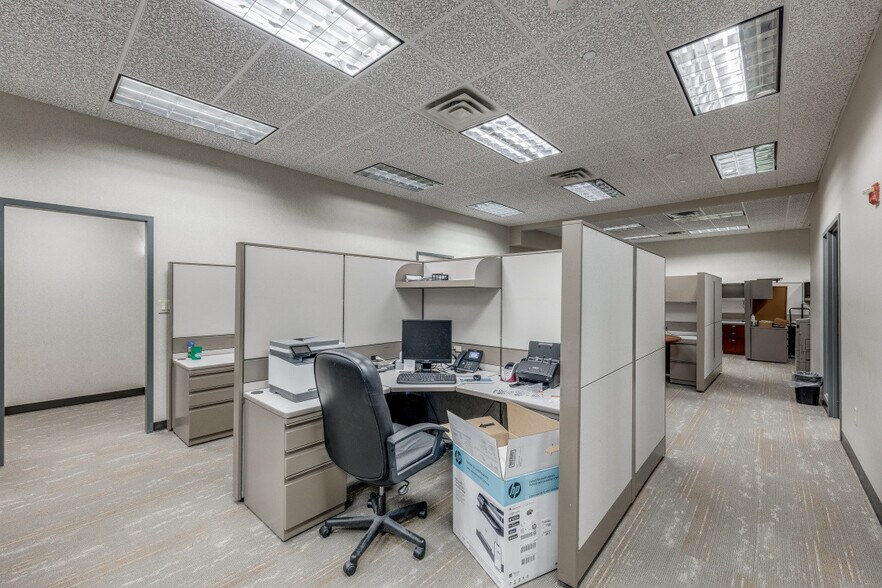 More Photos Of 1900 Country Club Dr, Mansfield Bank For Lease