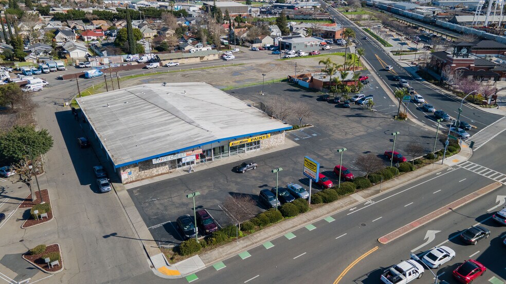 More Photos Of 210 S Main St, Manteca Freestanding For Lease