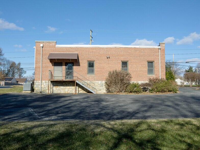 More Photos Of 2306 Columbia Ave, Lancaster Office For Lease