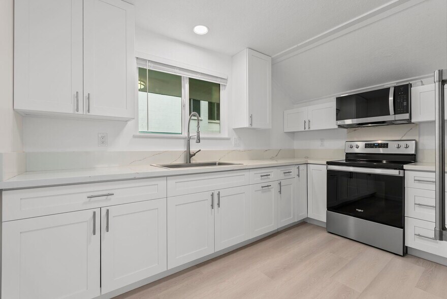 More Photos Of 1113 Villa Ln, Honolulu Flex For Sale